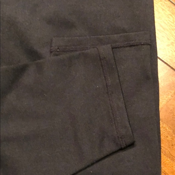 XS Fabletics Black Cropped Leggings - Picture 5 of 6